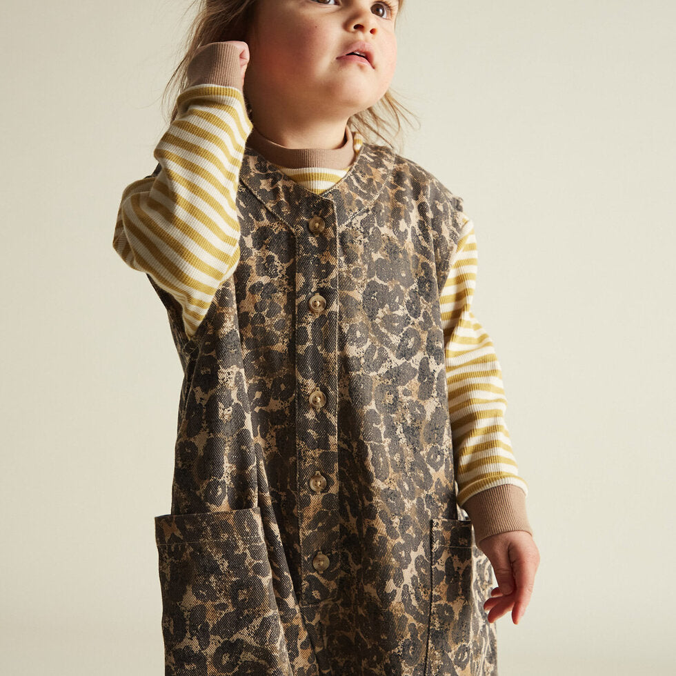 The Wren sleeveless and oversized Leopard print overall made with 100% soft organic cotton featuring tortoiseshell style buttons down to the crotch and playfully large, oversized pockets.